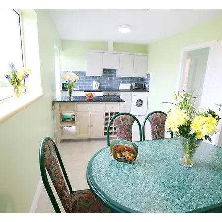 Ash Semesterbostad Moytirra