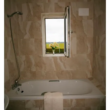 Ash Semesterbostad Moytirra